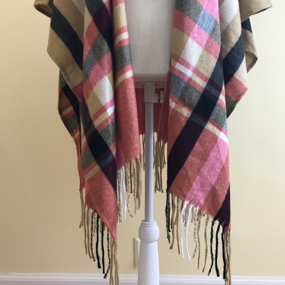 *GIFTED NWT Woolrich Boho Native American PonchoWrap Tan Red Plaid Burberry type - Picture 5 of 11